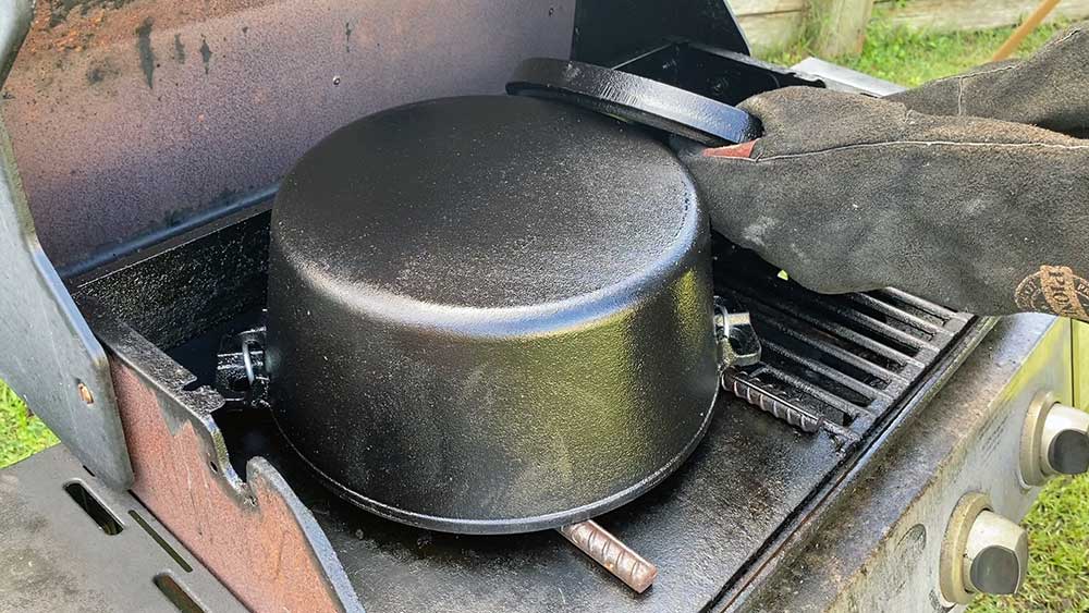 HOW TO SEASON A CAMP OVEN