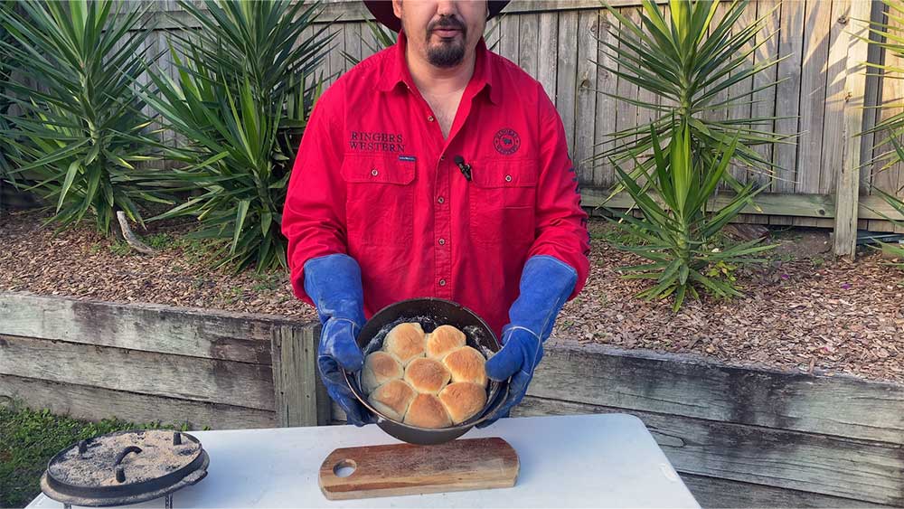https://www.thecampovencook.com.au/wp-content/uploads/2022/08/micks-camp-oven-bread-rolls.jpg